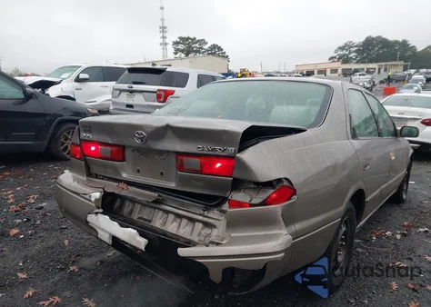 1999 Toyota Camry Le z USA, uszkodzony, nr VIN 4T1BG22K8XU878594